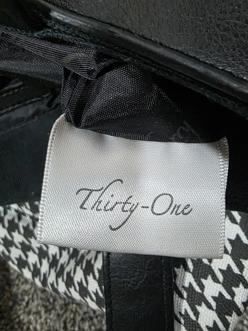 thirty-one Black and White Houndstooth Shoulder Bag